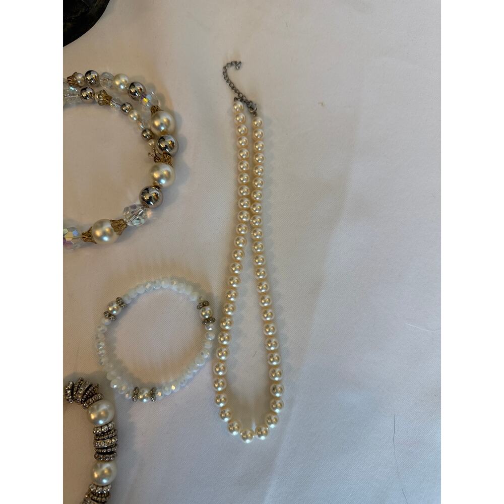 Vintage-Style Faux Pearl Jewelry Lot 15 Pieces (Necklaces, Bracelets & Earrings) - Picture 8 of 9
